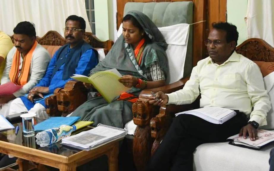 आंगनबाड़ियों की व्यवस्था और कुपोषण उन्मूलन पर ध्यान दें अधिकारी: मंत्री श्रीमती राजवाड़े….