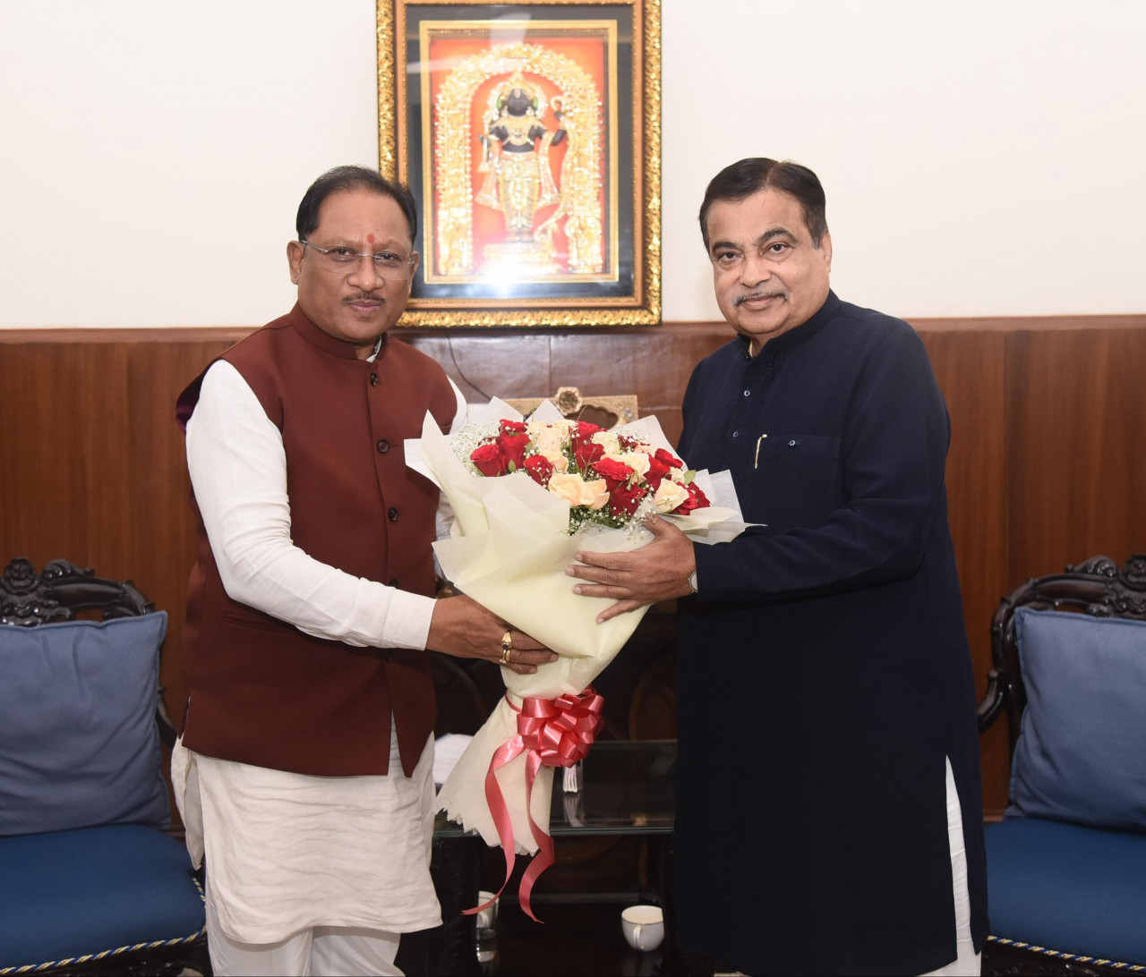 केंद्रीय मंत्री नितिन गडकरी से मिले मुख्यमंत्री विष्णुदेव साय….