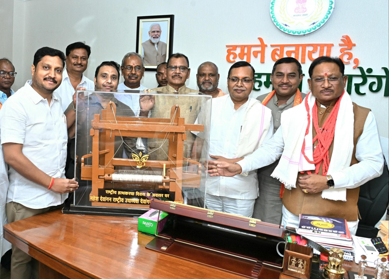 मुख्यमंत्री विष्णु देव साय से बुनकर समाज के प्रतिनिधिमंडल ने की सौजन्य भेंट….