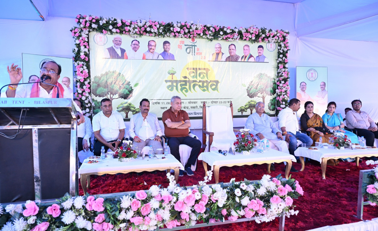 वन महोत्सव में उप मुख्यमंत्री अरुण साव ने लगाया पौधा, ‘एक पेड़ मां के नाम’ अभियान में शामिल होने की अपील….