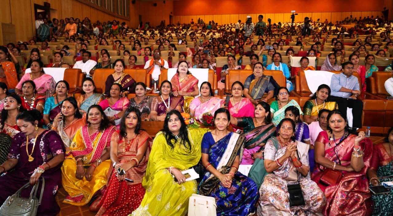 छत्तीसगढ़ रजत महोत्सव : महिला सम्मेलन एवं तीजा-पोरा महोत्सव का भव्य आयोजन….