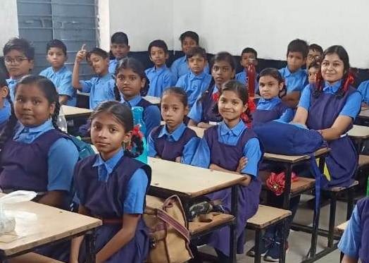 युक्तियुक्तकरण नीति से बदली स्कूल की तस्वीर, खुशबू जैसे बच्चों को मिला सीखने का सुनहरा अवसर….