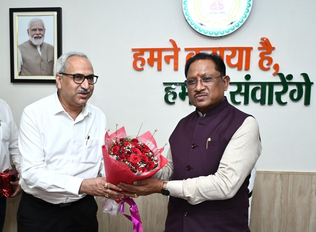 मुख्यमंत्री विष्णु देव साय से भिलाई स्टील प्लांट के नवनियुक्त निदेशक चित्त रंजन महापात्र ने की सौजन्य मुलाकात….