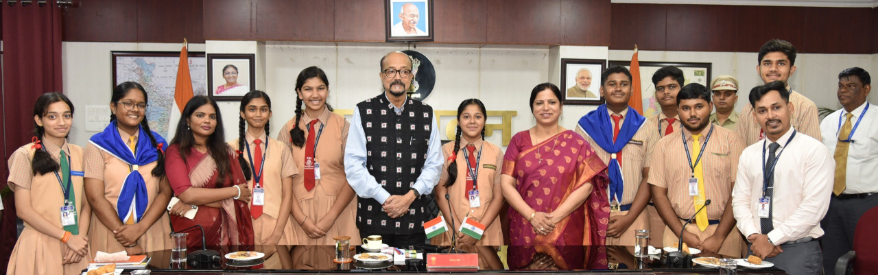 विद्यार्थियों ने राज्यपाल से ली प्रेरणा, सफलता के मंत्र पाए – राजभवन में सौजन्य मुलाकात…