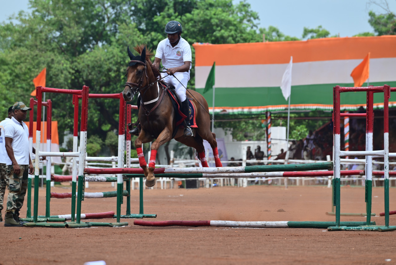 स्वतंत्रता दिवस समारोह: मुख्यमंत्री विष्णुदेव साय ने पुलिस परेड ग्राउंड पर किया ध्वजारोहण, परेड की ली सलामी…