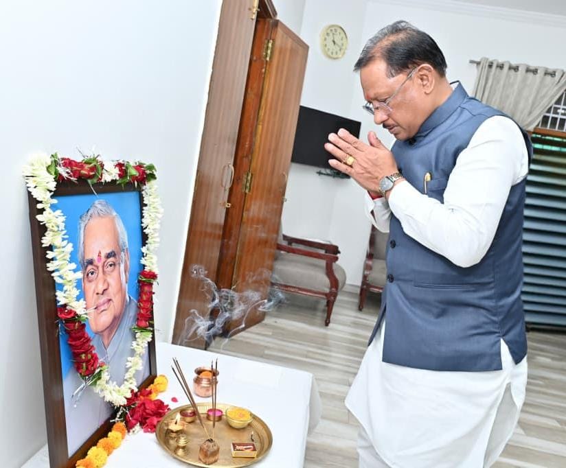 मुख्यमंत्री विष्णु देव साय ने अटल बिहारी वाजपेयी की पुण्यतिथि पर उन्हें किया नमन….