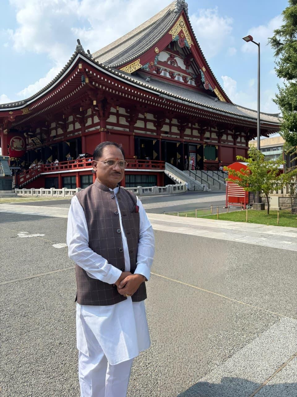 मुख्यमंत्री साय ने जापान पहुंचने के बाद सबसे पहले टोक्यो स्थित ऐतिहासिक असाकुसा मंदिर में की पूजा-अर्चना….