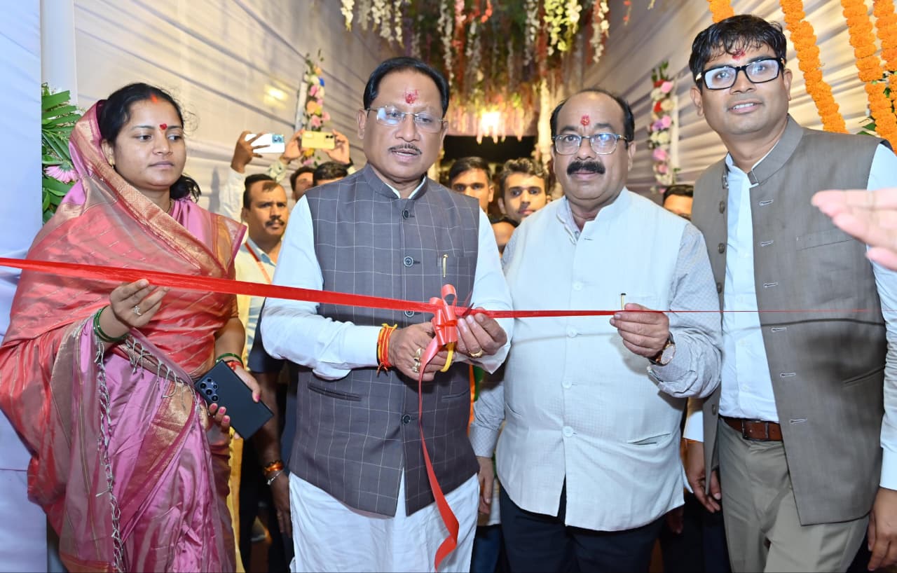 मुख्यमंत्री विष्णु देव साय ने रायगढ़ जिले के ग्राम गढ़ उमरिया में नवगुरुकुल का किया शुभारंभ…