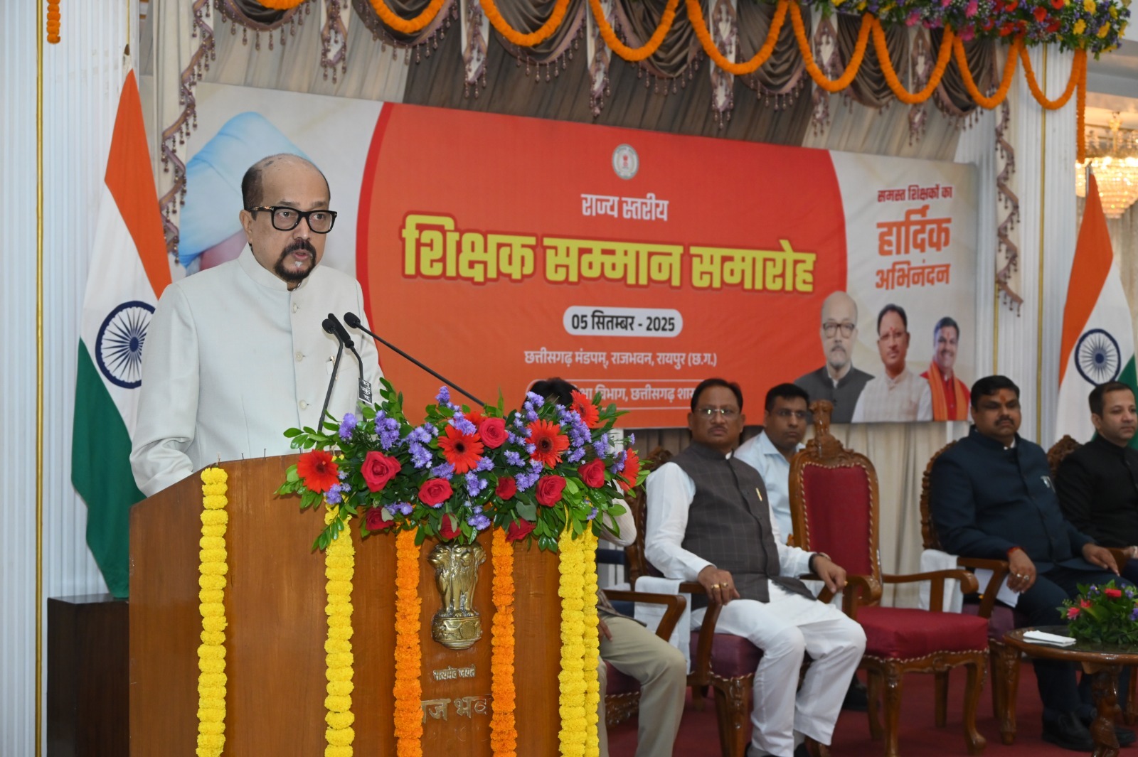 शिक्षक अपने विद्यार्थियों के लिए रोल मॉडल होता है: राज्यपाल रमेन डेका….. शिक्षक अपने विद्यार्थियों के लिए रोल मॉडल होता है: राज्यपाल रमेन डेका…..