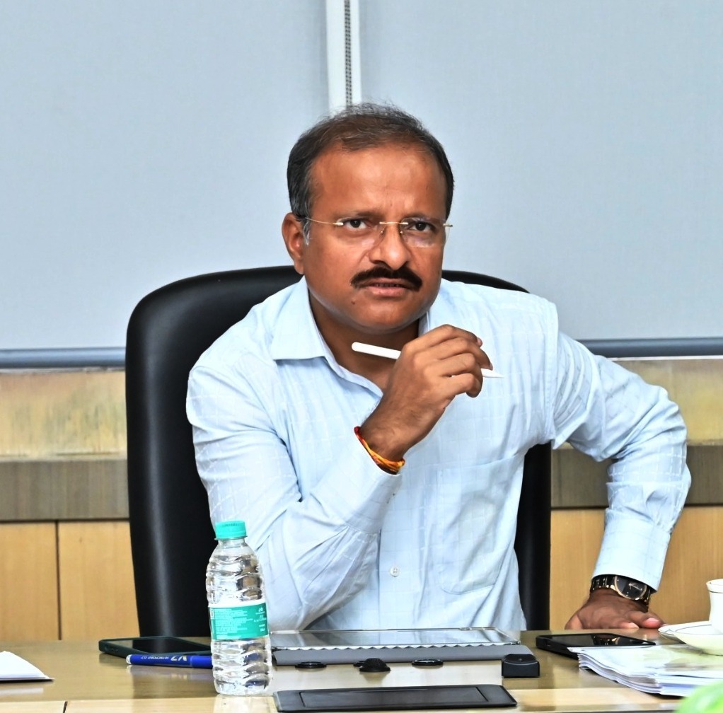 मुख्यमंत्री के प्रमुख सचिव ने नक्सल प्रभावित जिलों में विकास कार्यों की समीक्षा की….