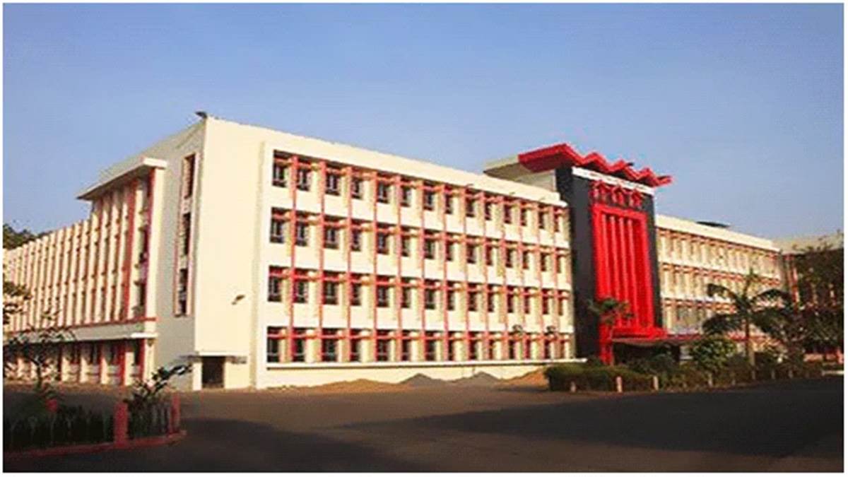 रायपुर मेडिकल कॉलेज में आवासीय भवन और छात्रावास निर्माण हेतु 61.39 करोड़ रुपए की पुनरीक्षित राशि स्वीकृत, वित्त विभाग से मिली सहमति….