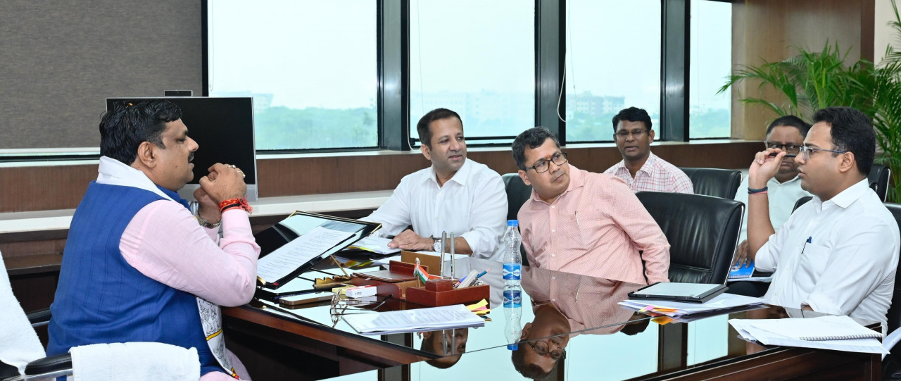 पुस्तकों की छपाई से लेकर परिवहन तक एक ही टेंडर के माध्यम हो: शिक्षा मंत्री गजेंद्र यादव…