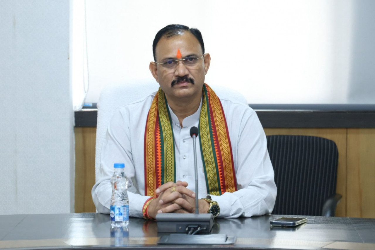 स्वास्थ्य मंत्री की अध्यक्षता में सभी चिकित्सा महाविद्यालयों के डीन एवं मेडिकल सुपरिटेंडेंट की समीक्षा बैठक….