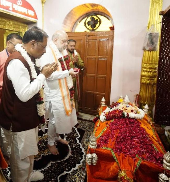 केंद्रीय गृह मंत्री अमित शाह और मुख्यमंत्री विष्णुदेव साय ने मां दंतेश्वरी की पूजा-अर्चना कर देश-प्रदेश की सुख-शांति, समृद्धि और खुशहाली का मांगा आशीर्वाद….
