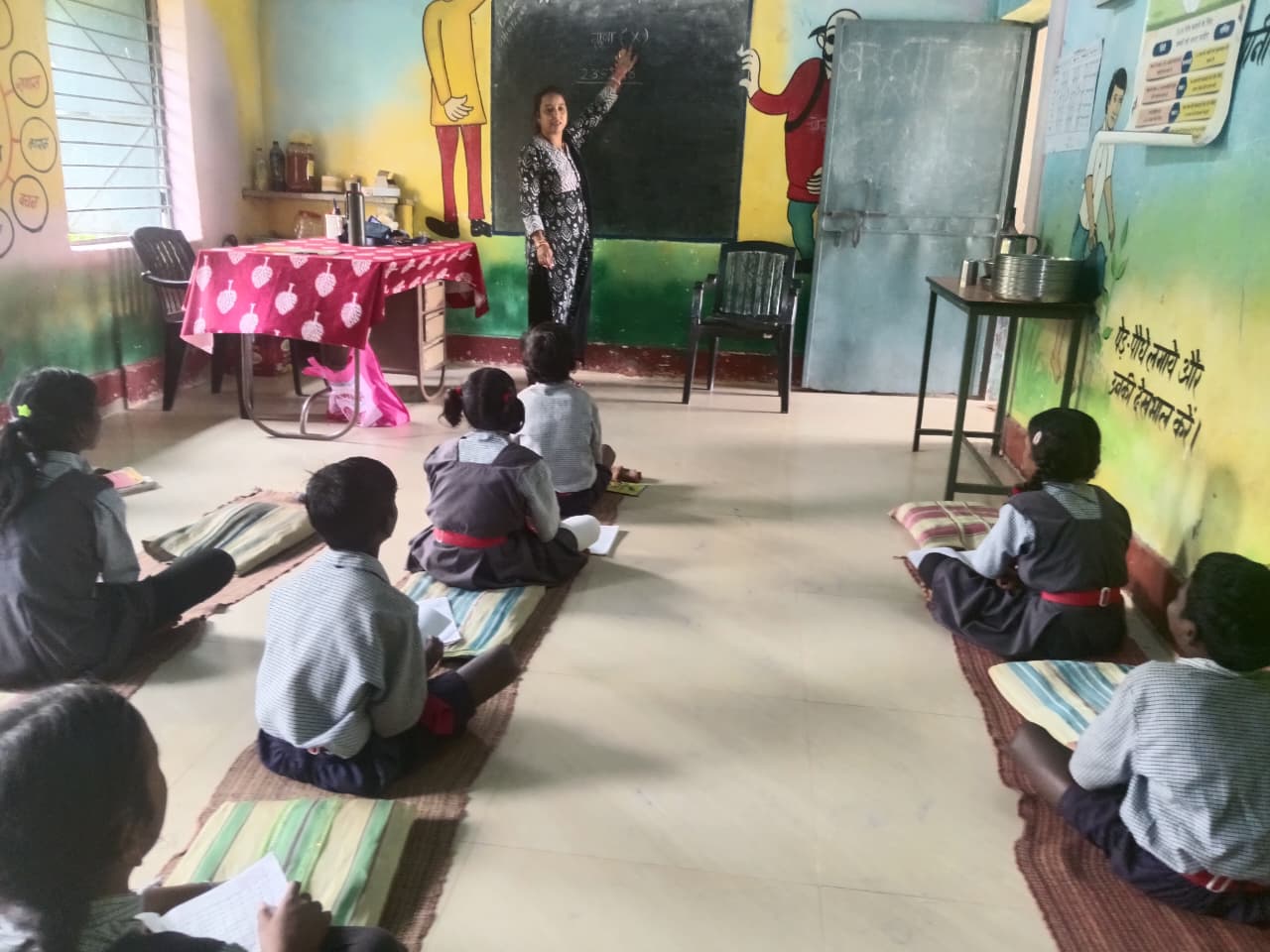 युक्तियुक्तकरण नीति से स्वच्छता के सुदूर वनांचल में लौटी शिक्षा की रोशनी…