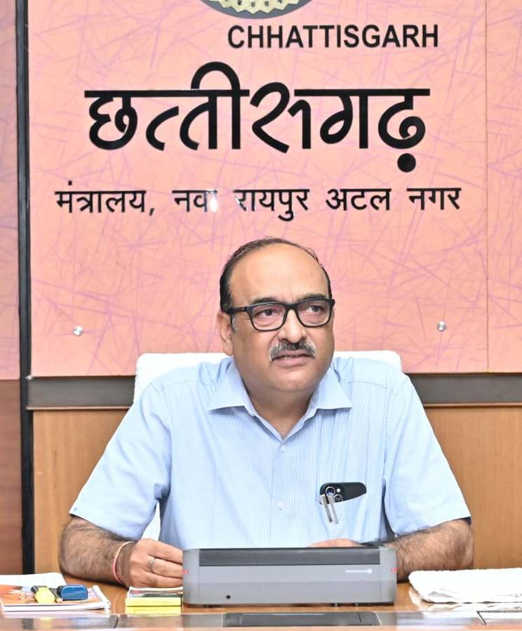 मुख्य सचिव विकासशील ने उच्च स्तरीय बैठक में विभागीय सचिवों से विभागीय काम-काज की ली जानकारी…..