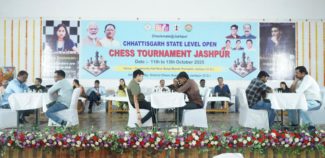 स्टेट लेवल ओपन चेस टूर्नामेंट का जशपुर में हुआ शुभारंभ: पहले दिन प्रदेश के 204 खिलाड़ियों ने शतरंज की बिसात पर दिखाया जौहर….