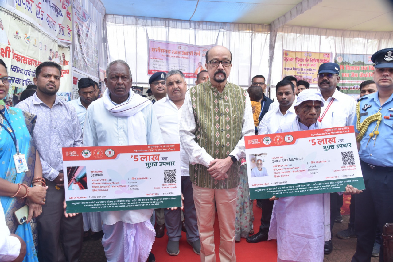राज्यपाल रमेन डेका ने पीएम आवास योजना के हितग्राहियों को किया सम्मानित…