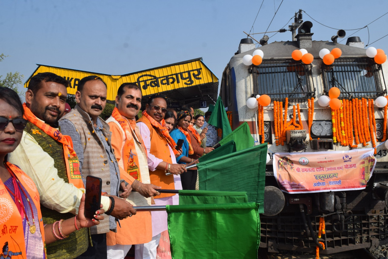 सरगुजा संभाग के 850 श्रद्धालु विशेष ट्रेन से अयोध्या धाम के लिए हुए रवाना: मुख्यमंत्री विष्णु देव साय और पर्यटन मंत्री के प्रति जताया श्रद्धालुओं ने आभार…