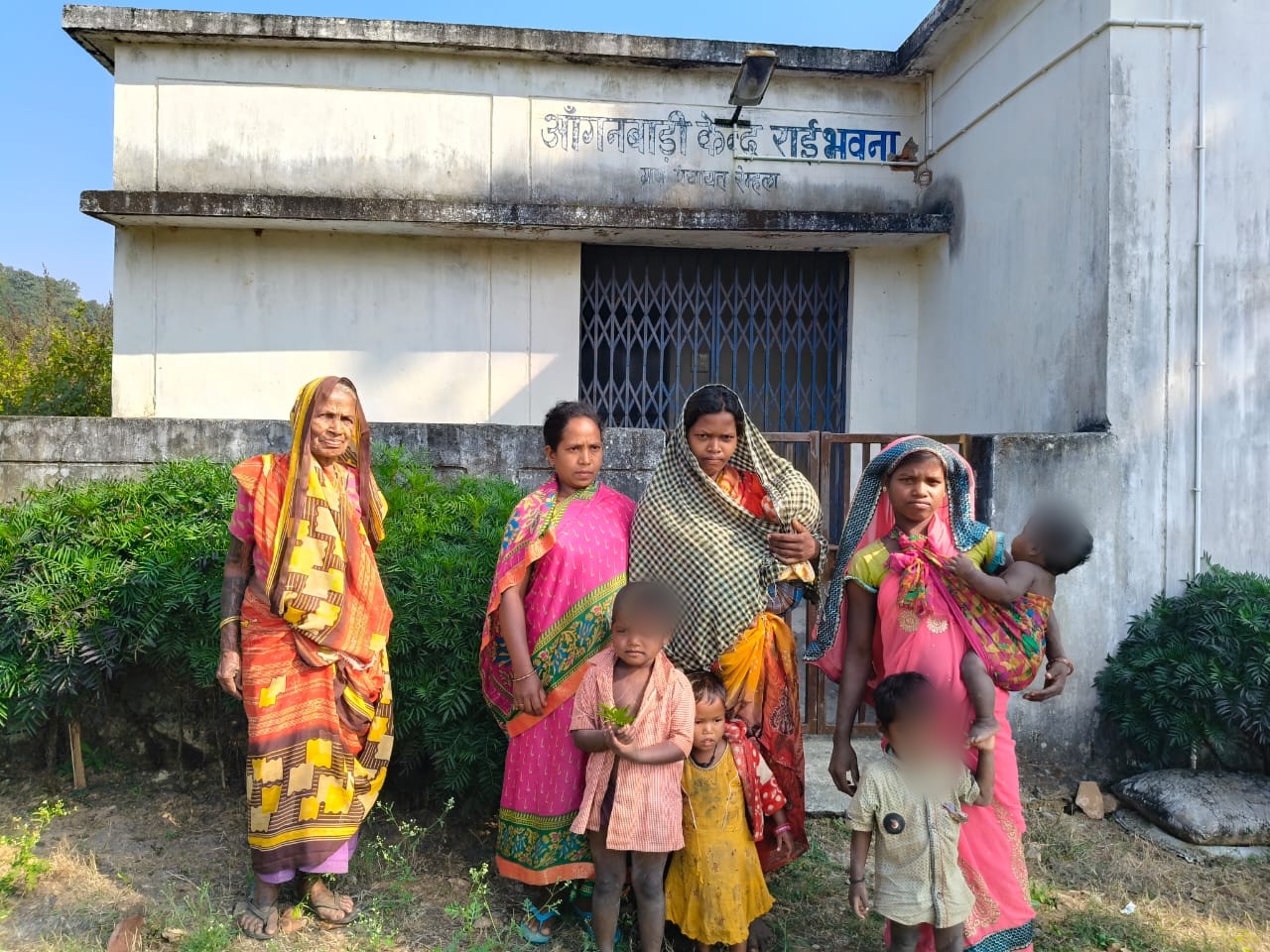 राष्ट्रपति के दत्तक पुत्रों को नहीं मिल रहा पोषण आहार,कागजों में संचालित हो रहा आंगनबाड़ी केंद्र। राष्ट्रपति के दत्तक पुत्रों को नहीं मिल रहा पोषण आहार,कागजों में संचालित हो रहा आंगनबाड़ी केंद्र।