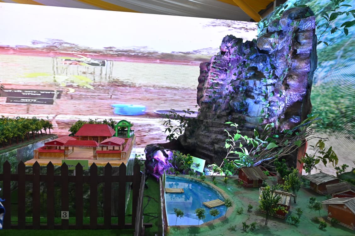 छत्तीसगढ़ राज्य स्थापना दिवस के रजत जयंती वर्ष पर “वन विभाग” का आकर्षक स्टाल केंद्र बना आकर्षण का केंद्र….