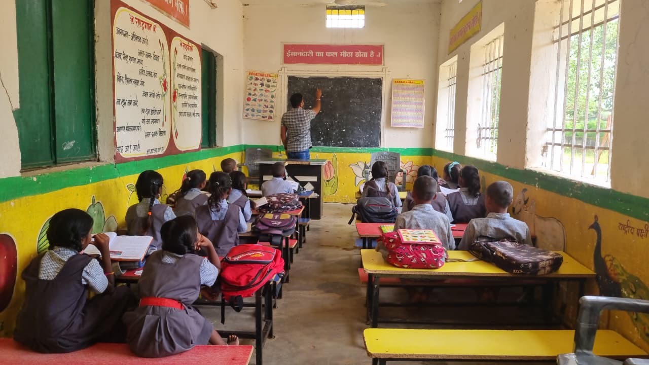 युक्तियुक्तकरण से बदली चचरेल प्राथमिक स्कूल की तस्वीर: बच्चों की उपस्थिति और पढ़ाई में हुआ सुधार, अब दो शिक्षक संवार रहे बच्चों का भविष्य….. युक्तियुक्तकरण से बदली चचरेल प्राथमिक स्कूल की तस्वीर: बच्चों की उपस्थिति और पढ़ाई में हुआ सुधार, अब दो शिक्षक संवार रहे बच्चों का भविष्य…..