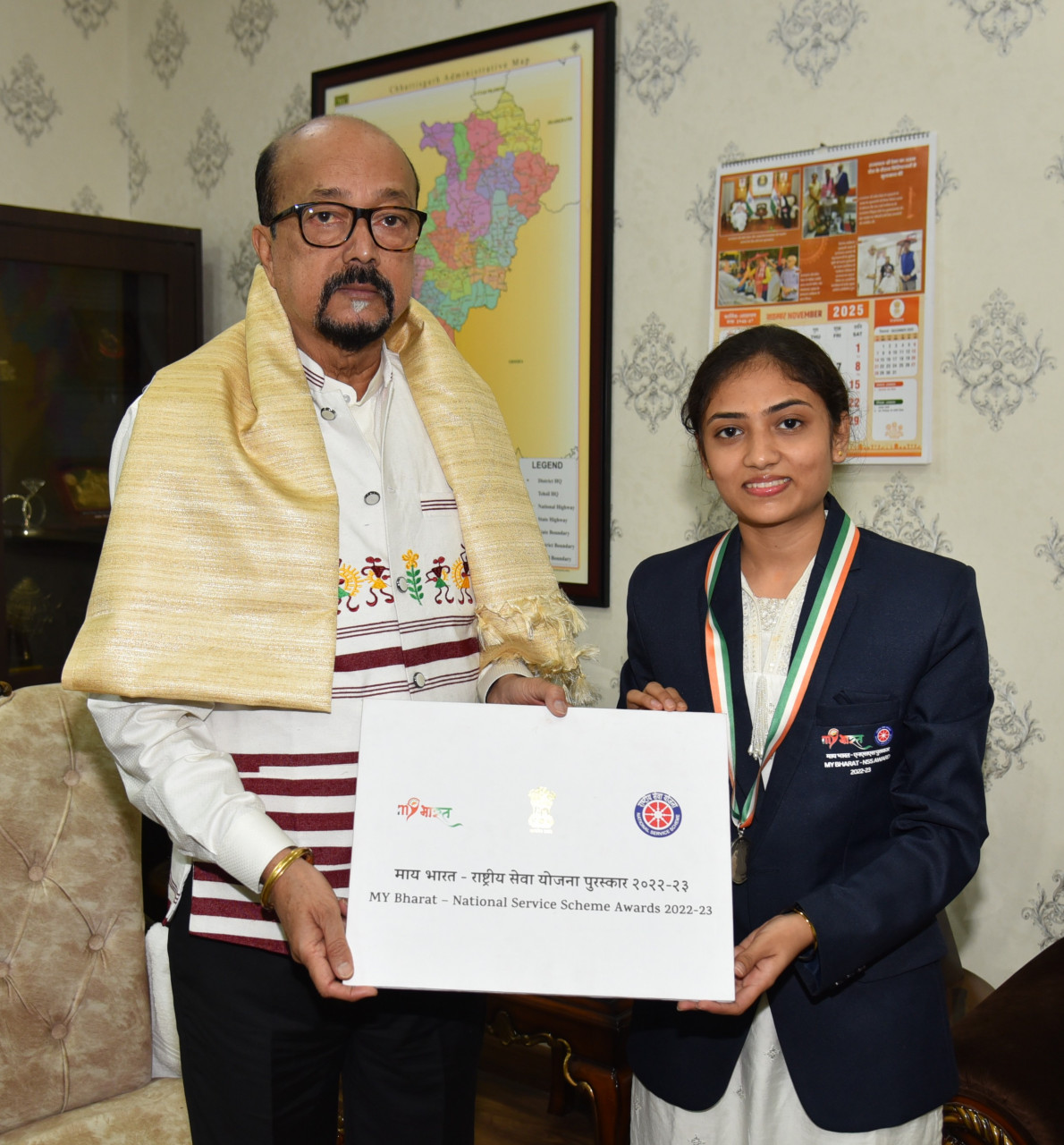 राष्ट्रपति पुरस्कार से सम्मानित एनएसएस की छात्रा लेखनी साहू ने राज्यपाल से की सौजन्य भेंट…