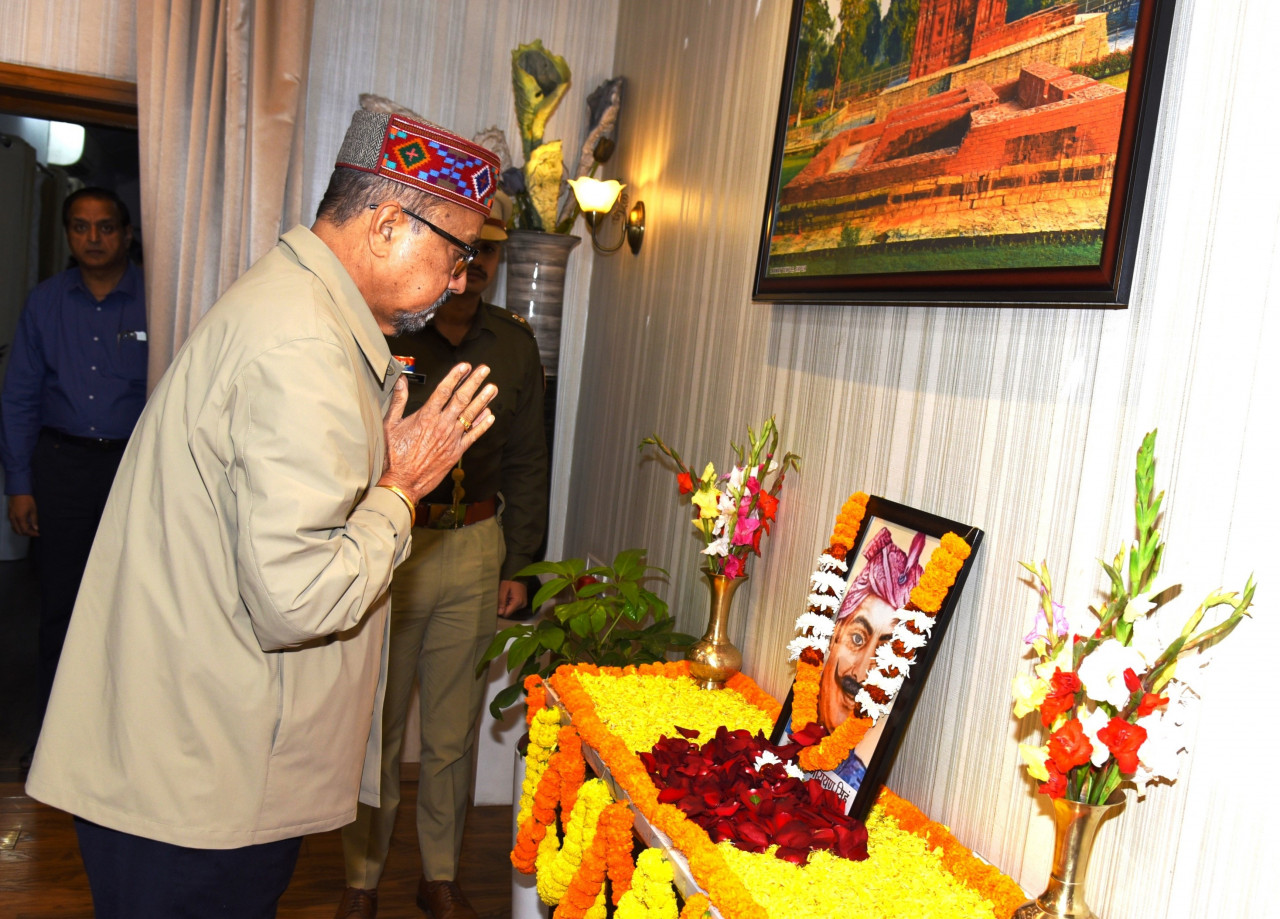 राज्यपाल रमेन डेका ने शहीद वीर नारायण सिंह को दी श्रद्धांजलि…. राज्यपाल रमेन डेका ने शहीद वीर नारायण सिंह को दी श्रद्धांजलि….