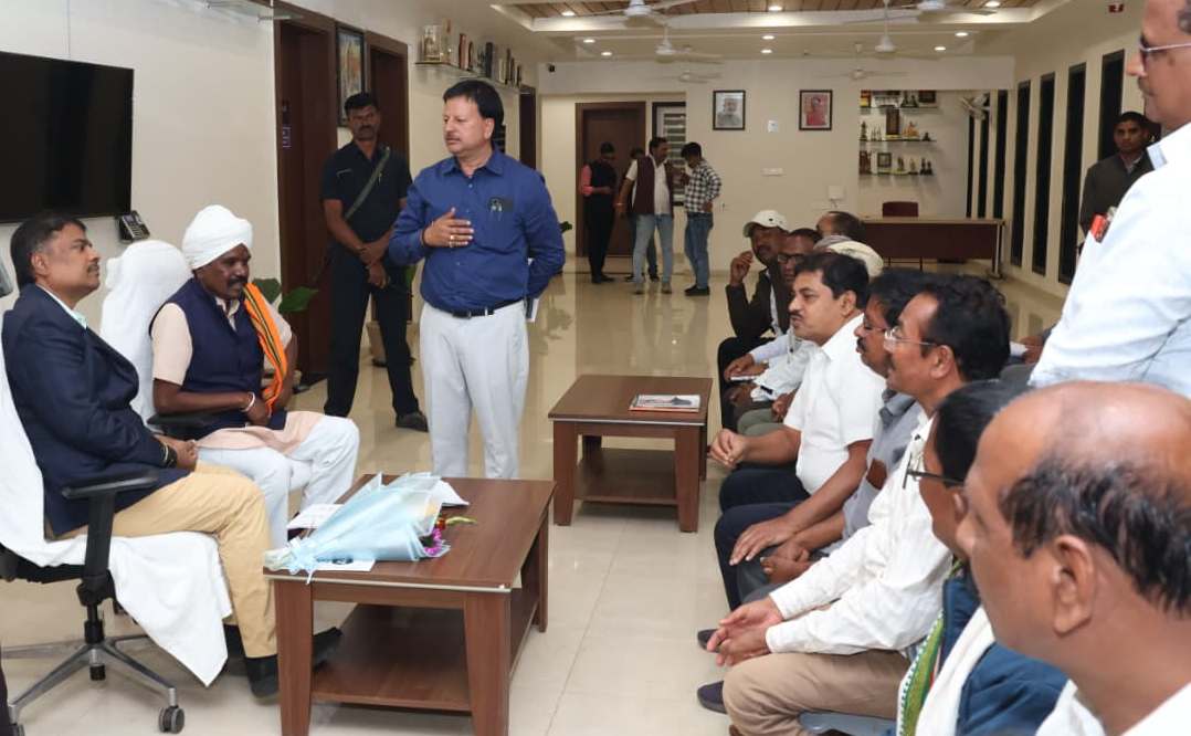 वन मंत्री से लघु वनोपज संघ के प्रतिनिधिमंडल ने की सौजन्य भेंट…