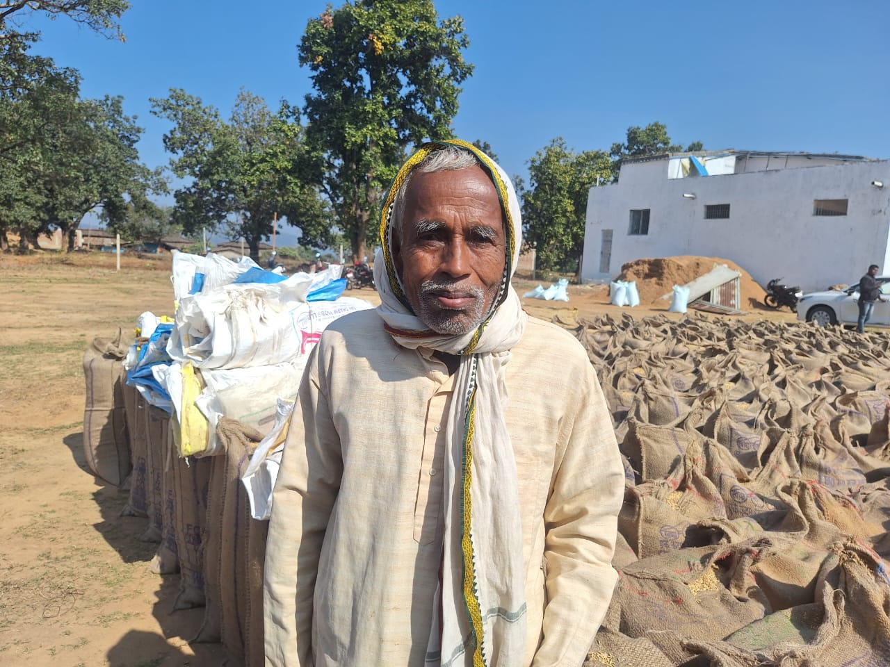 मृणाल मंडल ने धान विक्रय का सही मूल्य मिला : ऑनलाइन टोकन से आसान हुआ धान खरीदी…. मृणाल मंडल ने धान विक्रय का सही मूल्य मिला : ऑनलाइन टोकन से आसान हुआ धान खरीदी….