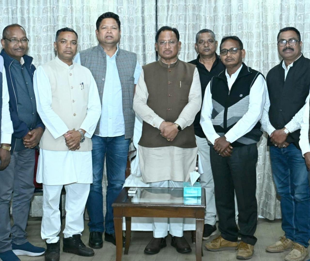 मुख्यमंत्री विष्णुदेव साय से हल्बा-हल्बी समाज के प्रतिनिधिमण्डल ने की सौजन्य मुलाकात…..