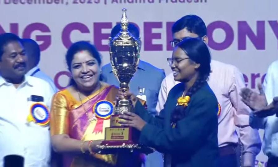 एकलव्य आदर्श आवासीय विद्यालय की छात्रा निहारिका नाग बनी राष्ट्रीय स्वर्ण पदक विजेता… एकलव्य आदर्श आवासीय विद्यालय की छात्रा निहारिका नाग बनी राष्ट्रीय स्वर्ण पदक विजेता…